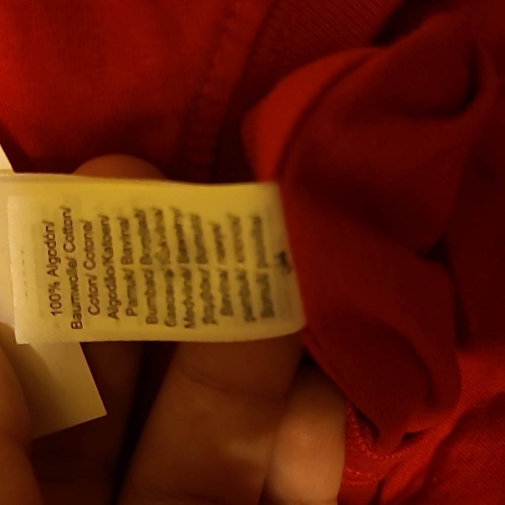 Red t-shirt - Picture 2 of 2